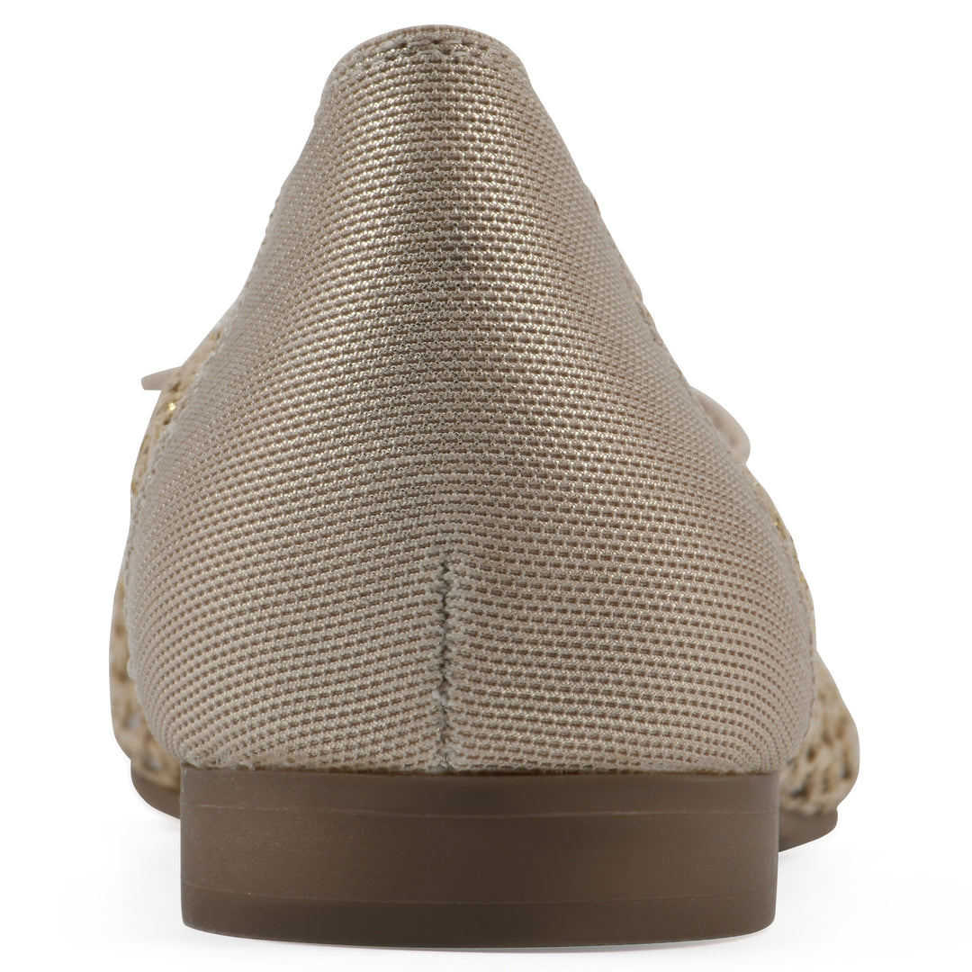 Rear view of a natural metallic raffia flat with small, centered bow and a brown sole